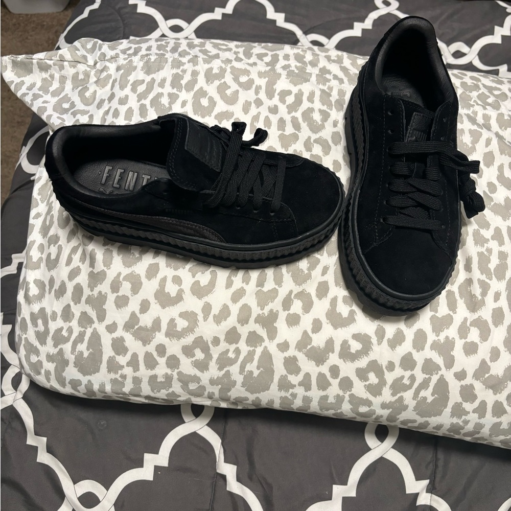 Women’s size 6 Puma Fenty by Rihanna